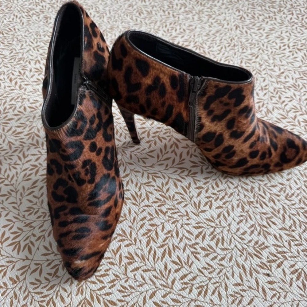 Chic Leopard Print Heeled Boots